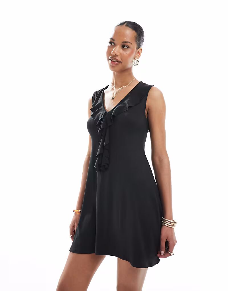 Летнее мини-платье Miss Selfridge с оборками и завязками спереди черного цвета
Летнее мини-платье Miss Selfridge с оборками и завязками спереди черного цвета