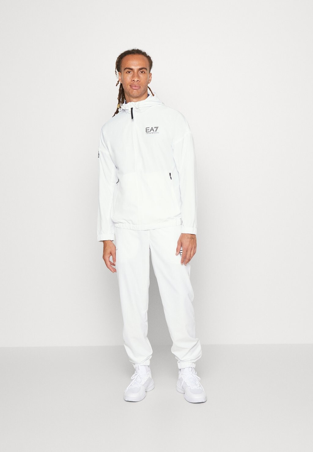 Спортивный костюм Armani Emporio TENNIS PRO SUIT UNLINED, цвет White
Спортивный костюм Armani Emporio TENNIS PRO SUIT UNLINED, цвет White