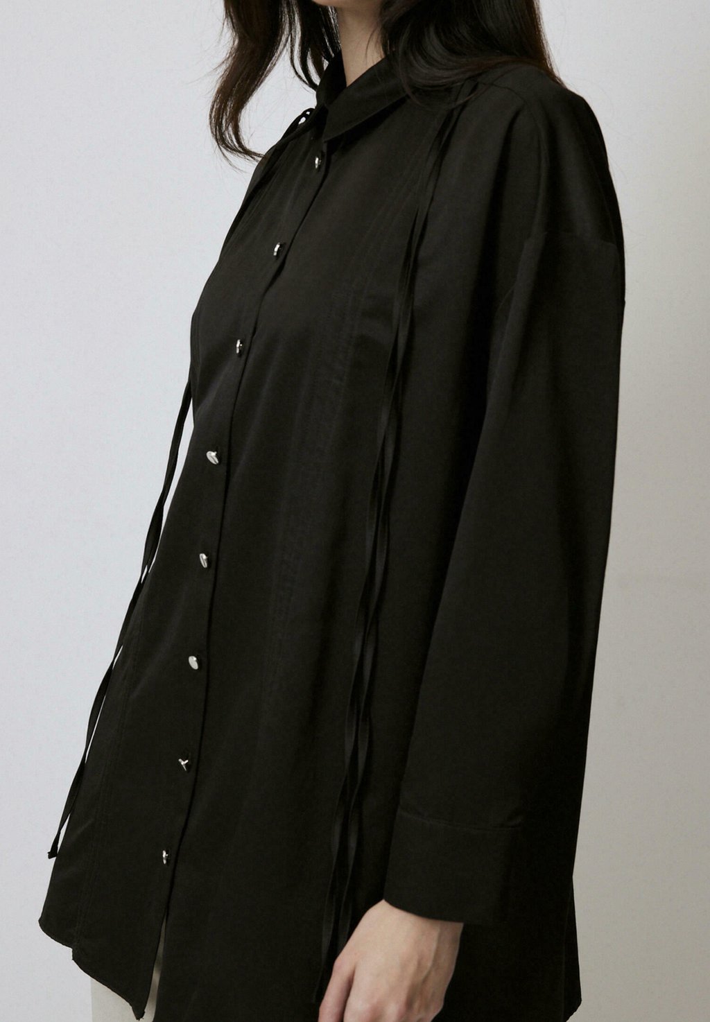 Блузка на пуговицах BUTTON DETAIL Touché Privé, черный
Блузка на пуговицах BUTTON DETAIL Touché Privé, черный