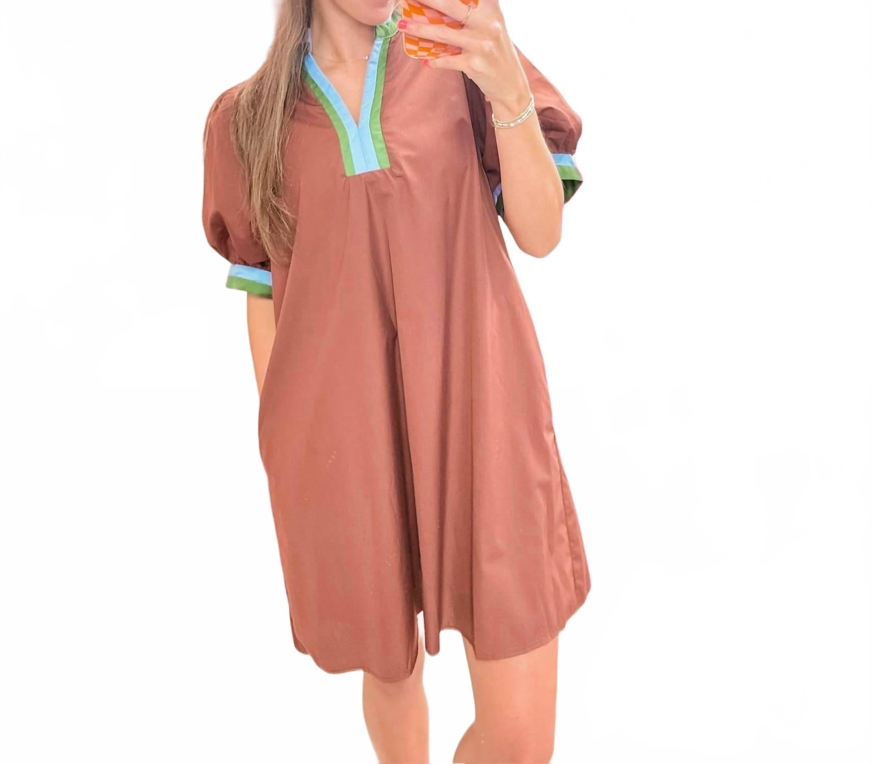 Платье с цветной отделкой в шоколадном цвете Entro, шоколадный
Платье с цветной отделкой в шоколадном цвете Entro, шоколадный