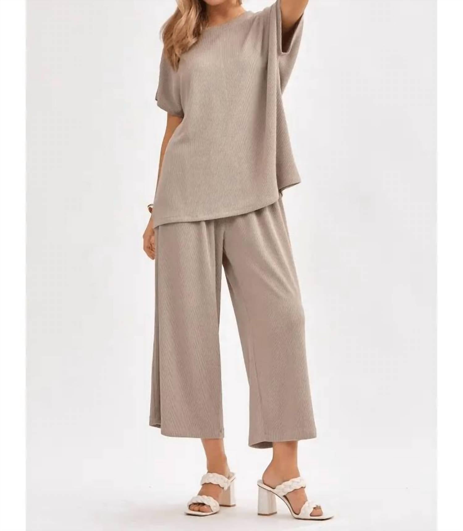 Dear Scarlett Дорожный набор Palm Beach в цвете «жемчужно-серый»
Dear Scarlett Дорожный набор Palm Beach в цвете «жемчужно-серый»