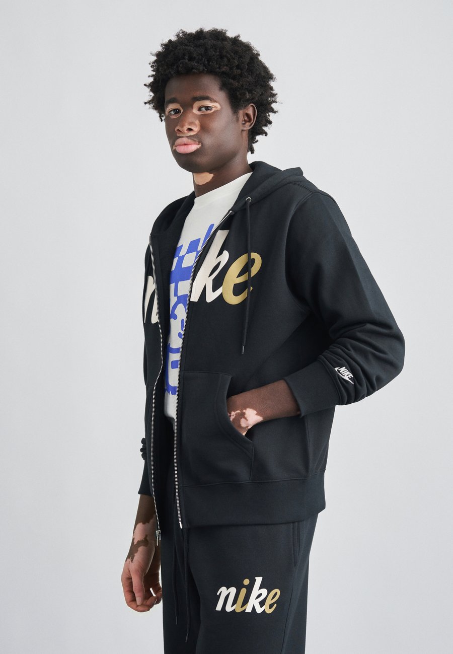 Толстовка Nike Sportswear CLUB HOOD, Black/Sail/Black
Толстовка Nike Sportswear CLUB HOOD, Black/Sail/Black