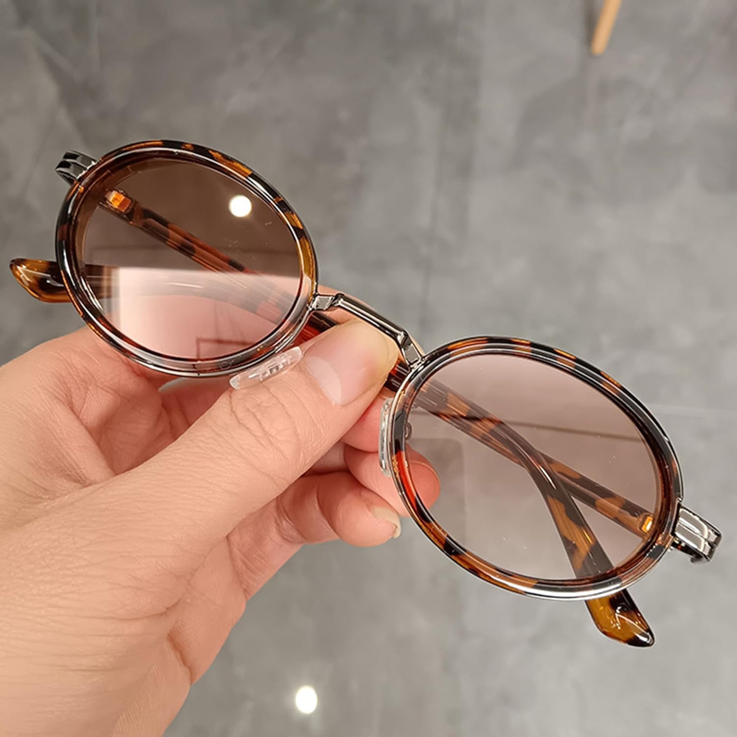 bullabulling Винтажные солнцезащитные очки в стиле стимпанк, маленькие овальные, для женщин и мужчин, модные, с металлической оправой, в стиле хип-хоп-панк 90-х, с защитой от УФ-излучения UV400, Leopard
bullabulling Винтажные солнцезащитные очки в стиле стимпанк, маленькие овальные, для женщин и мужчин, модные, с металлической оправой, в стиле хип-хоп-панк 90-х, с защитой от УФ-излучения UV400, Leopard