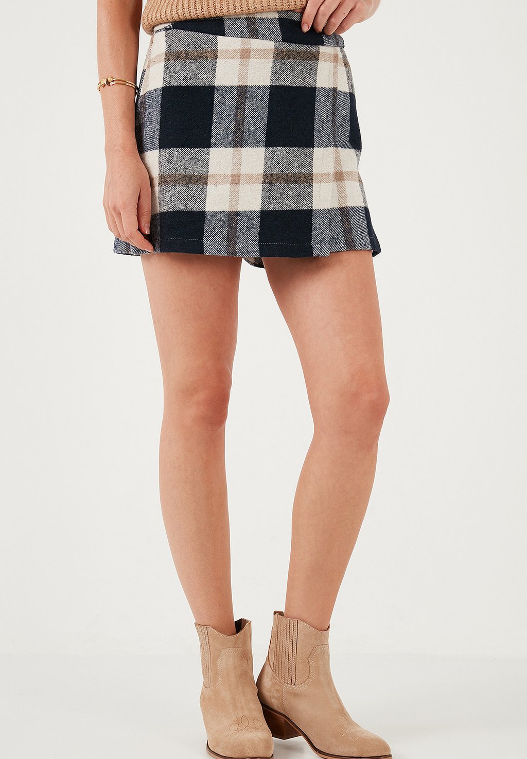 Юбка А-силуэта REGULAR FIT LELA, темно-синий
Юбка А-силуэта REGULAR FIT LELA, темно-синий