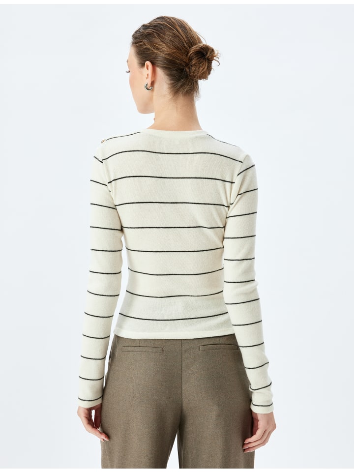 Черная полосатая футболка KOTON
Черная полосатая футболка KOTON