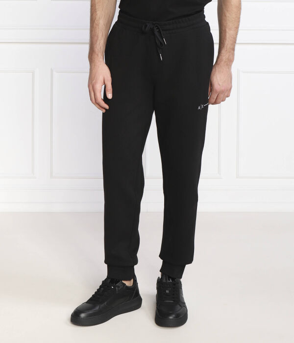 Спортивные штаны мужские Armani Exchange зауженные на кулиске, черный
Спортивные штаны мужские Armani Exchange зауженные на кулиске, черный