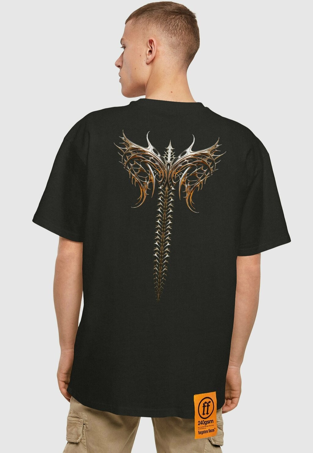 Футболка с принтом Chrome Wings Forgotten Faces, черный
Футболка с принтом Chrome Wings Forgotten Faces, черный
