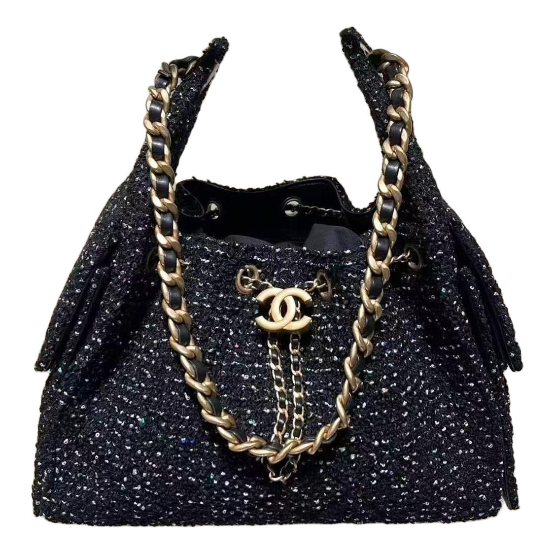 CHANEL Маленькая шерстяная сумка через плечо для женщин черная
CHANEL Маленькая шерстяная сумка через плечо для женщин черная