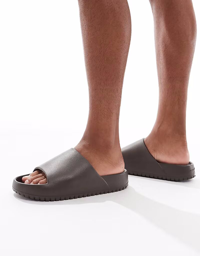 Формованный слайдер Jack & Jones коричневого цвета
Формованный слайдер Jack & Jones коричневого цвета