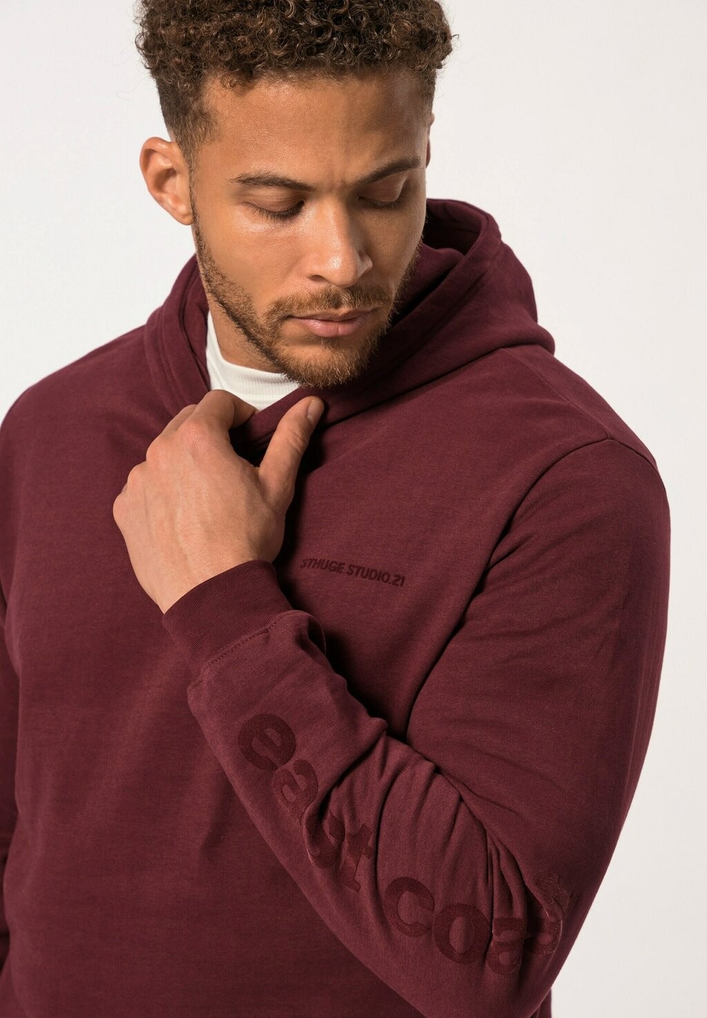 Толстовка с капюшоном STHUGE, Бордо
Толстовка с капюшоном STHUGE, Бордо