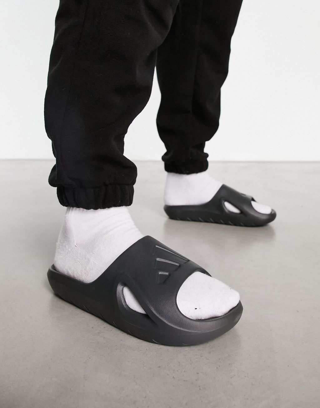 adidas Sportswear Шлепанцы Adicane нейтрального черного цвета
adidas Sportswear Шлепанцы Adicane нейтрального черного цвета