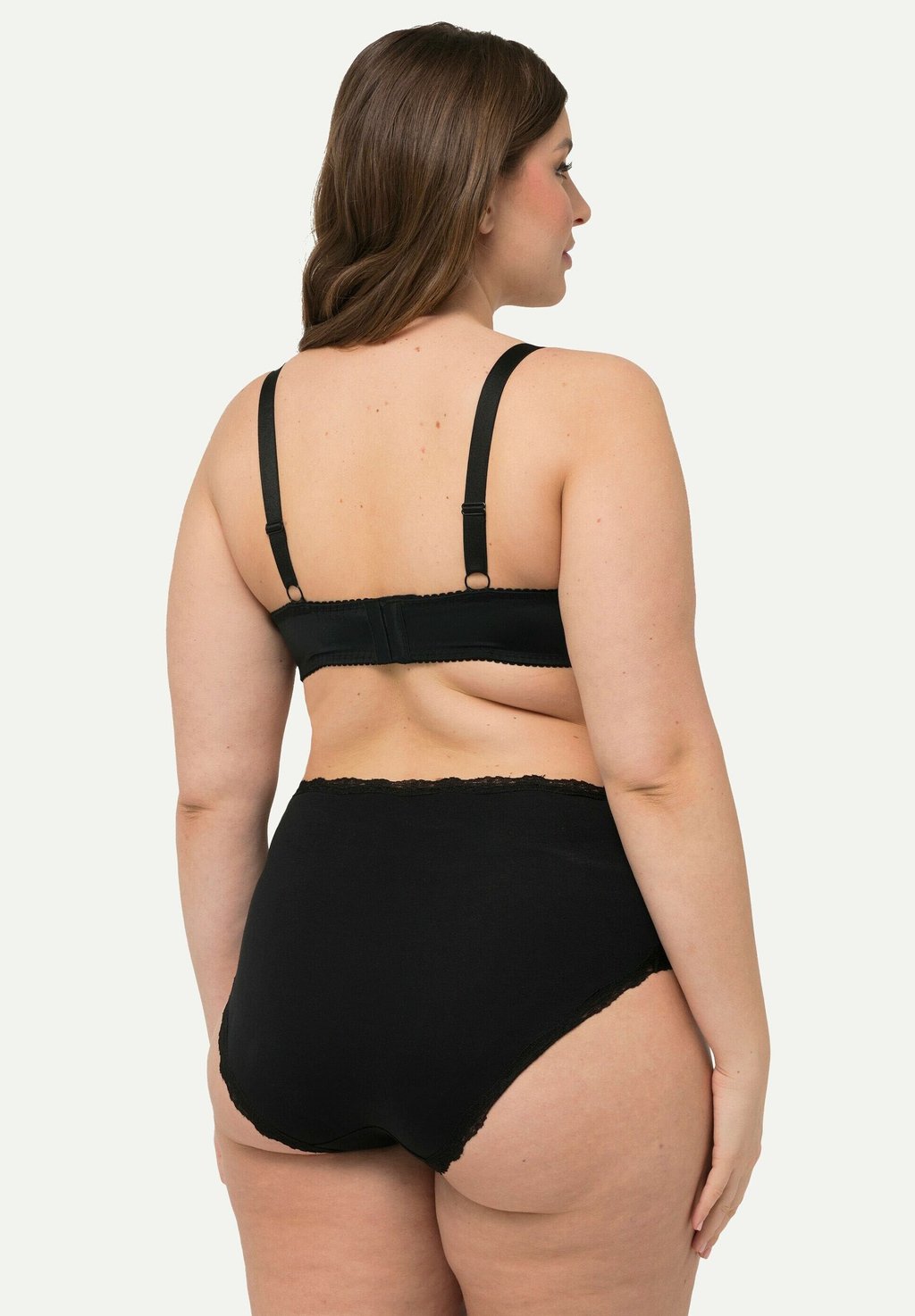 Бюстгальтер на косточках SOFTSCHALEN Ulla Popken, черный
Бюстгальтер на косточках SOFTSCHALEN Ulla Popken, черный