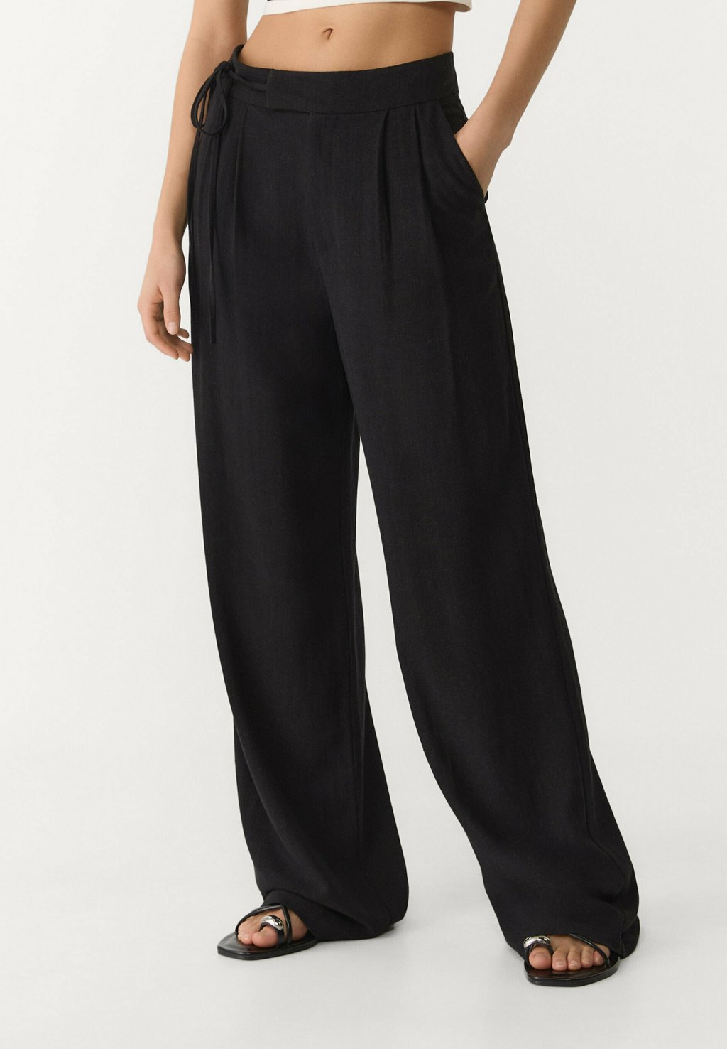 Брюки FLOWING Stradivarius, черный
Брюки FLOWING Stradivarius, черный