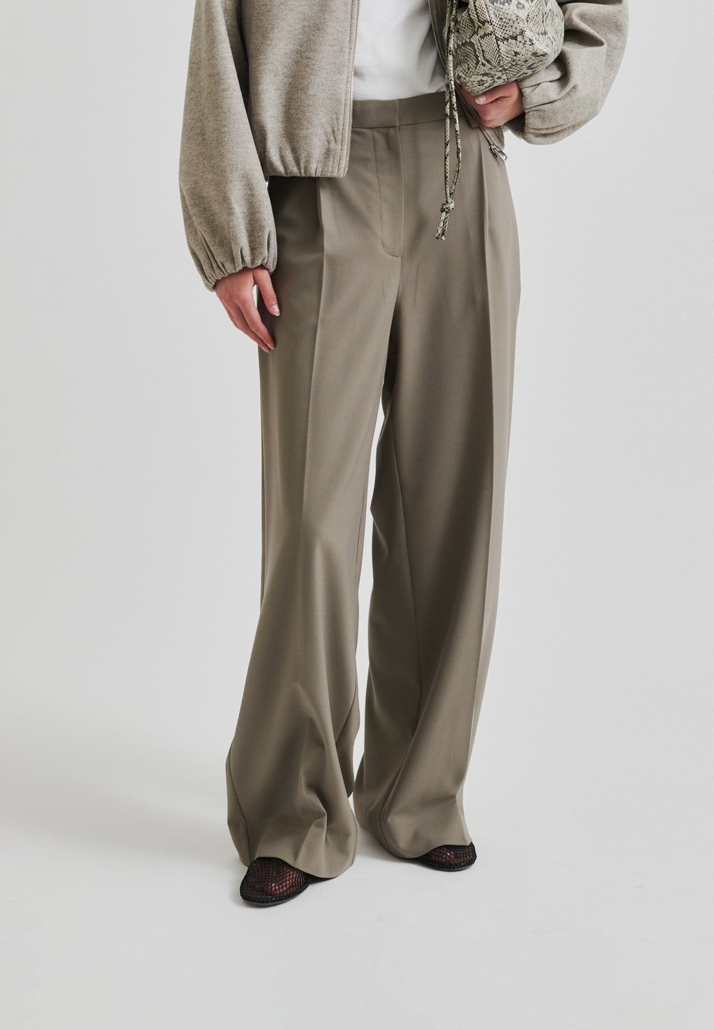 Брюки CARLANE Second Female, коричневый
Брюки CARLANE Second Female, коричневый