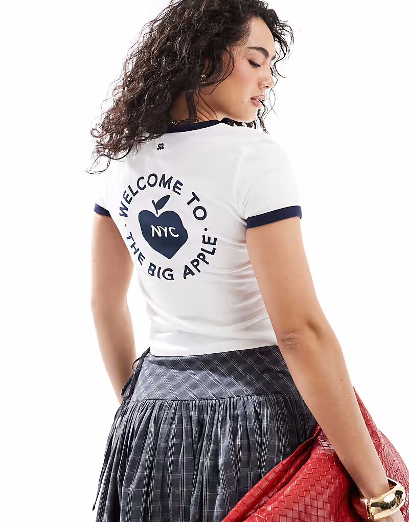 Футболка Pull&Bear с изображением большого яблока, белая
Футболка Pull&Bear с изображением большого яблока, белая