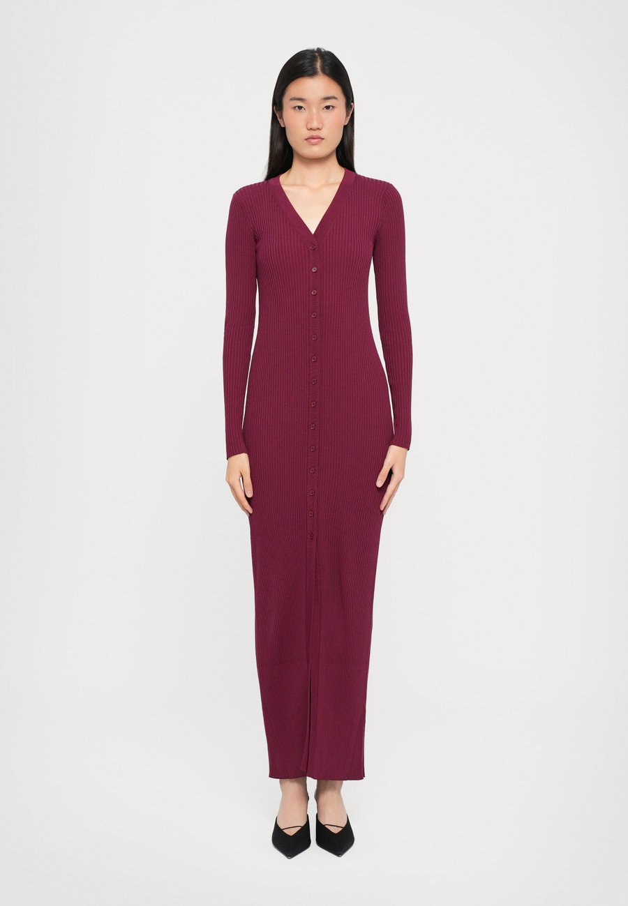 Платье STAUD MAXI SHOKO, Crimson/Bordeaux
Платье STAUD MAXI SHOKO, Crimson/Bordeaux