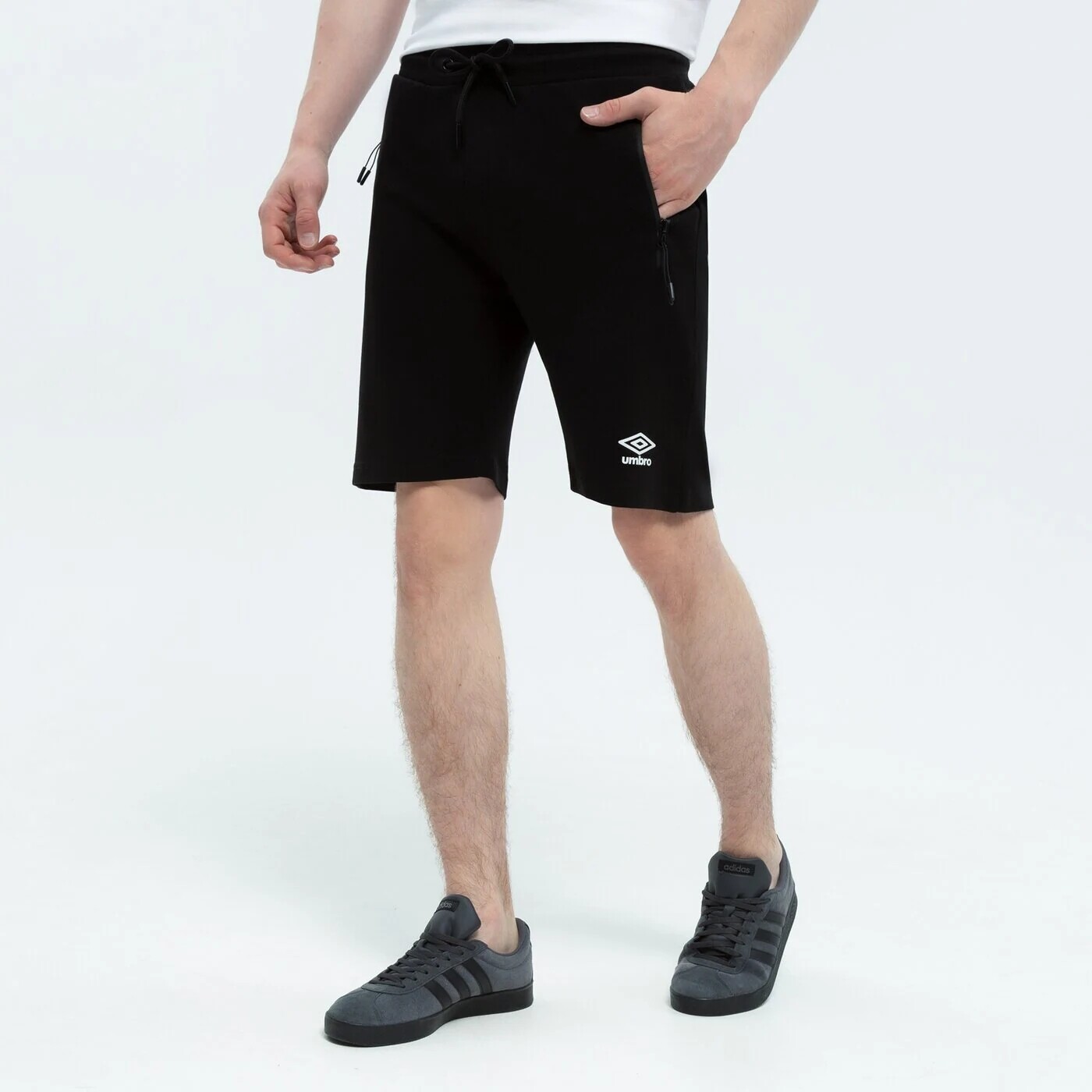 Шорты Umbro Holton, черный
Шорты Umbro Holton, черный