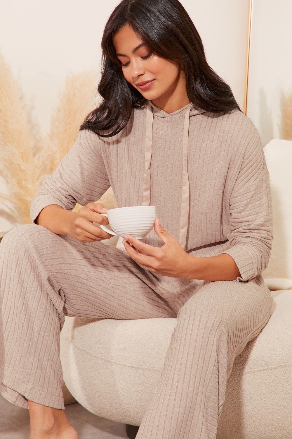 Супермягкая толстовка с капюшоном для отдыха Lipsy, коричневый
Супермягкая толстовка с капюшоном для отдыха Lipsy, коричневый