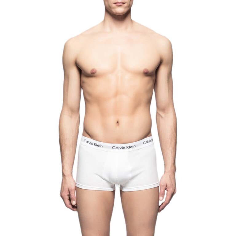Боксеры Calvin Klein Low Rise 3 шт, белый
Боксеры Calvin Klein Low Rise 3 шт, белый