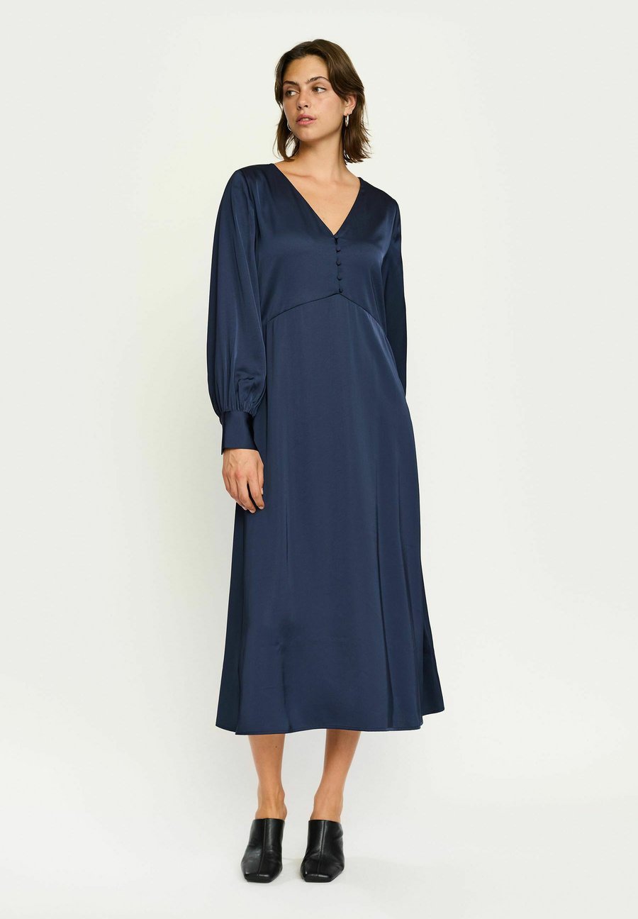 Платье Soft Rebels ABIA MIDI , Overture/Dark Blue
Платье Soft Rebels ABIA MIDI , Overture/Dark Blue