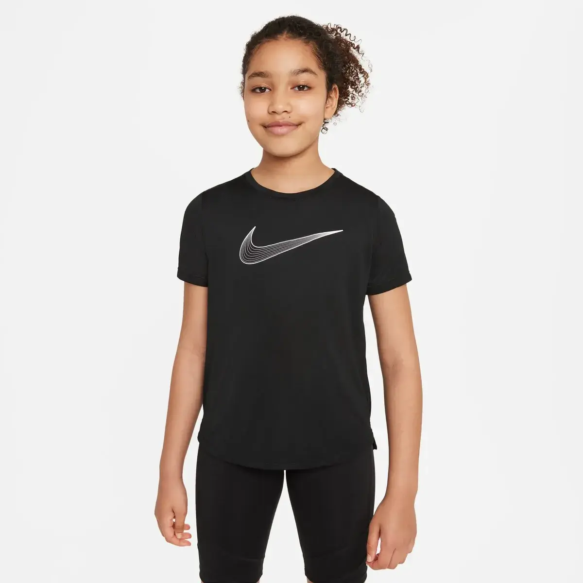 Тренировочная рубашка Nike "DRI-FIT ONE BIG KIDS' (GIRLS') SHORT-SLEEVE TRAINING TOP", черный
Тренировочная рубашка Nike "DRI-FIT ONE BIG KIDS' (GIRLS') SHORT-SLEEVE TRAINING TOP", черный