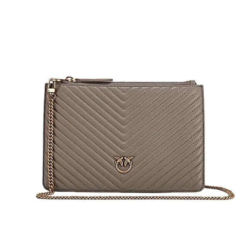 PINKO Серый женский клатч из овчины
PINKO Серый женский клатч из овчины