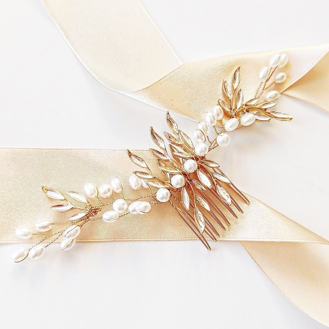 Коконет, золотой гребешок для волос с жемчугом и листьями Свадебная прическа в стиле бохо Свадебная прическа Kokonet 
Коконет, золотой гребешок для волос с жемчугом и листьями Свадебная прическа в стиле бохо Свадебная прическа Kokonet