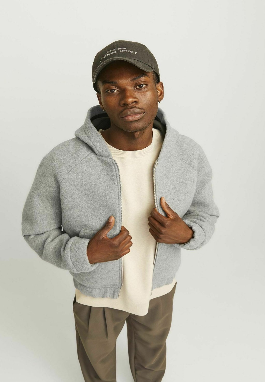 Легкая куртка OVER Jack & Jones, серый
Легкая куртка OVER Jack & Jones, серый