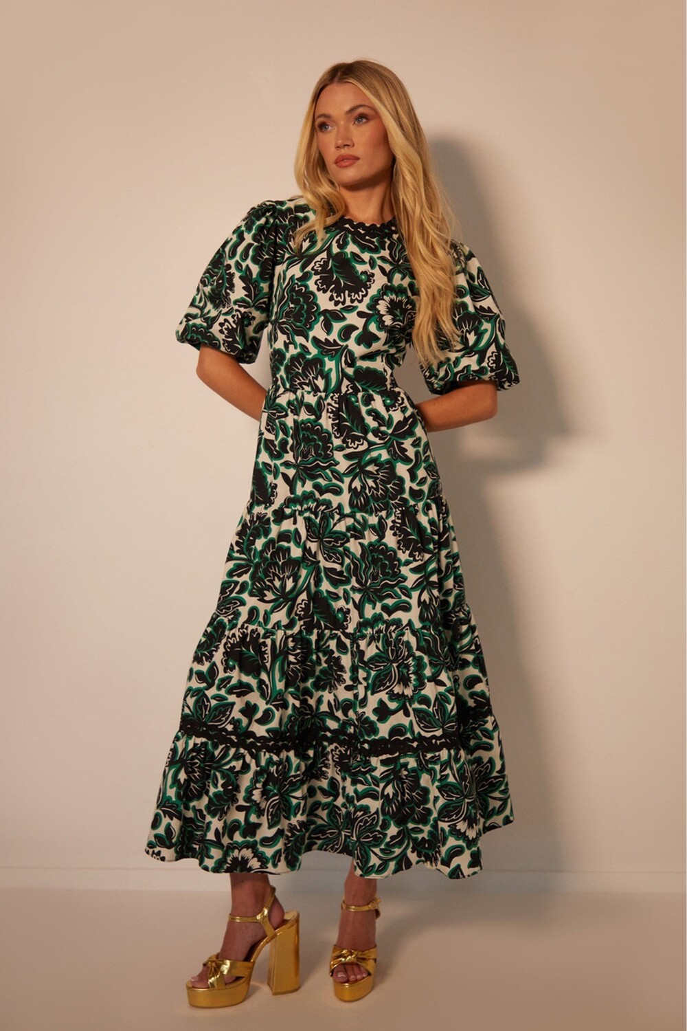 Платье халат из 100% хлопкового поплина с рукавами фонариками, многослойное, миди, с цветочным принтом и принтом в виде поп арта Another Sunday, зеленый
Платье халат из 100% хлопкового поплина с рукавами фонариками, многослойное, миди, с цветочным принтом и принтом в виде поп арта Another Sunday, зеленый