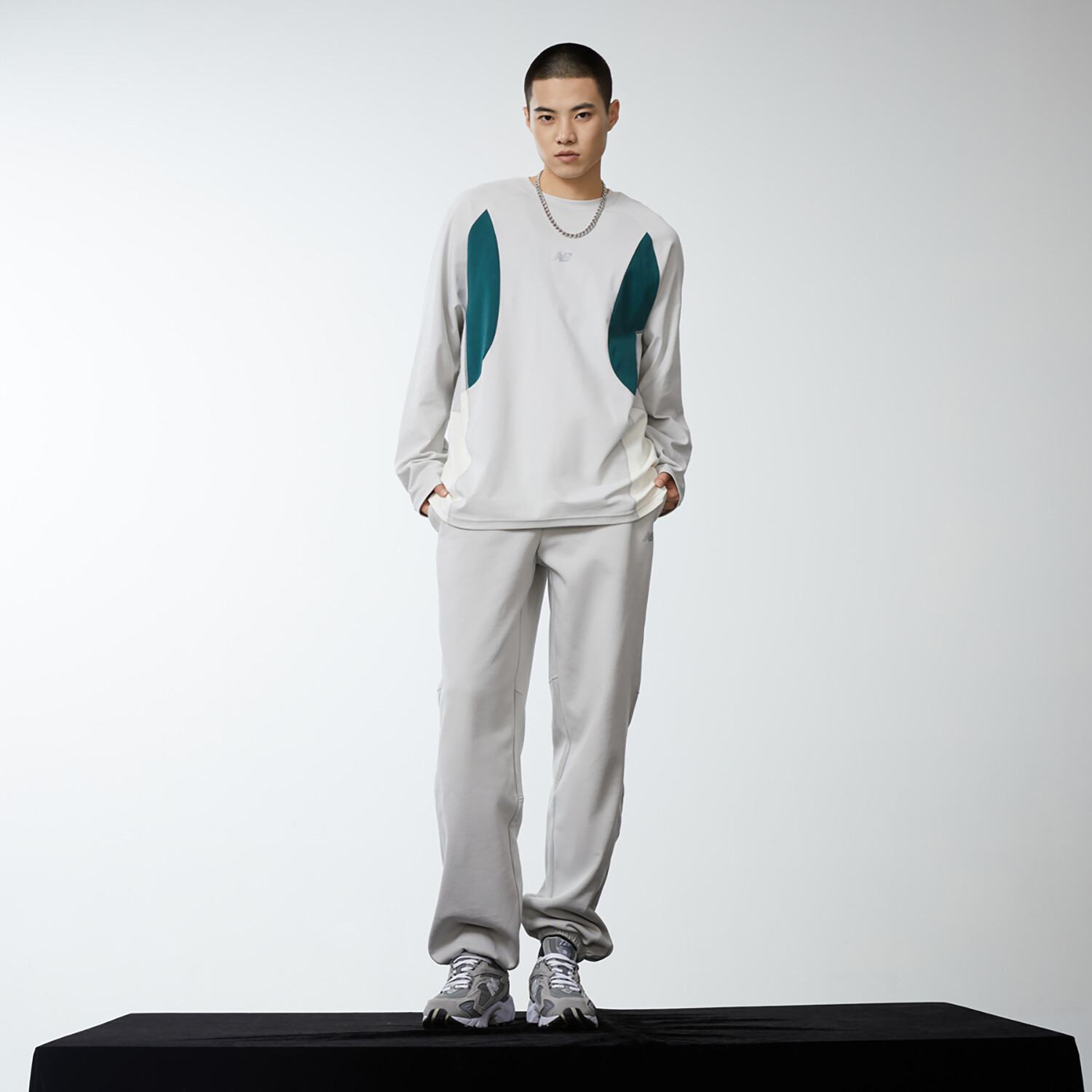 Толстовка мужская светло-серая New Balance, серый
Толстовка мужская светло-серая New Balance, серый