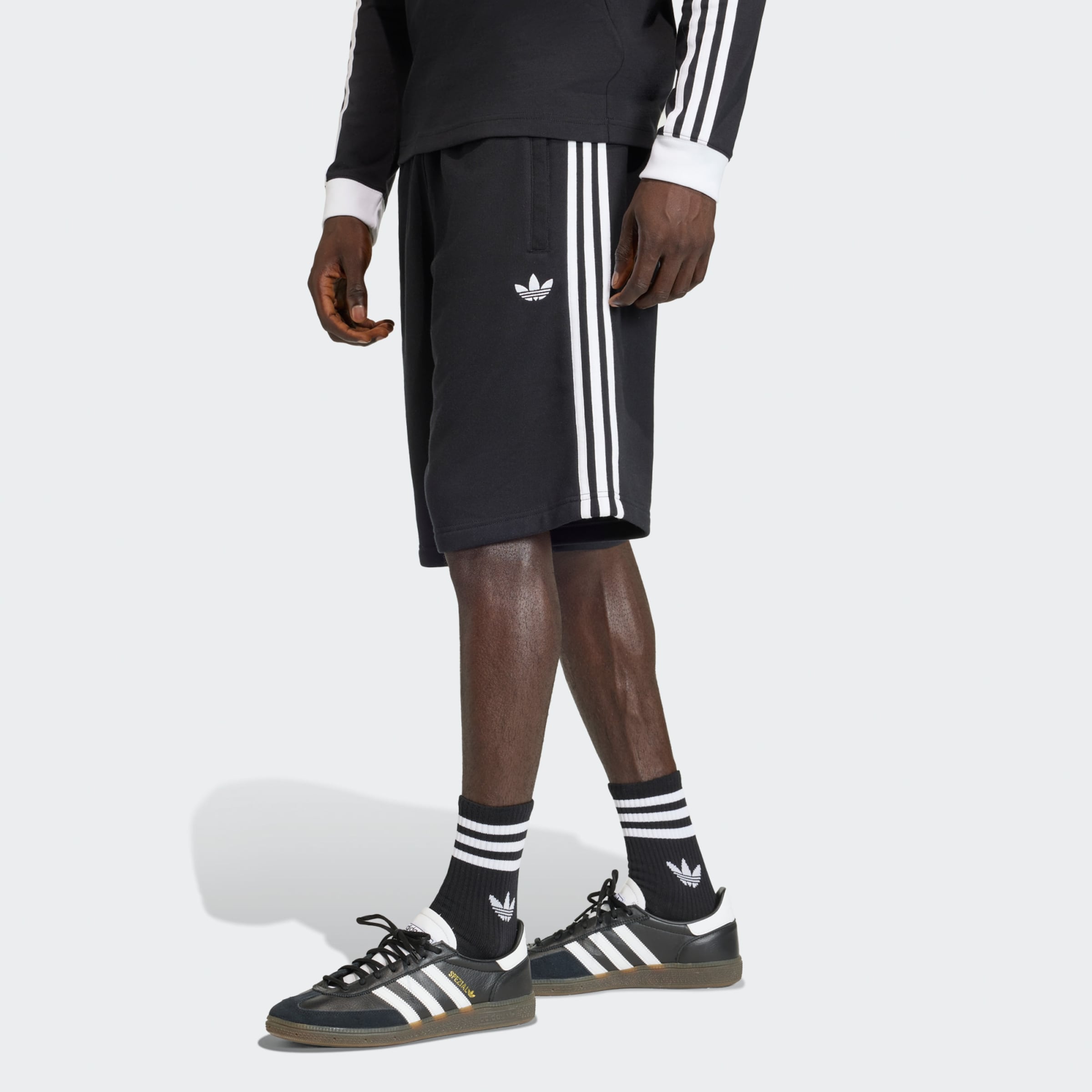 Adidas Originals Шорты Regular '3-STRIPES' в черном цвете
Adidas Originals Шорты Regular '3-STRIPES' в черном цвете