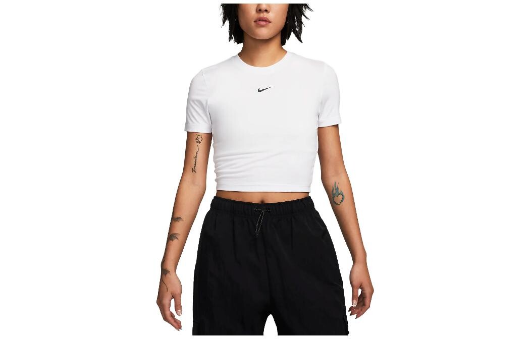 Футболка Nike Sportswear Essential Slim-Fit Crop FB2874-100, белый
Футболка Nike Sportswear Essential Slim-Fit Crop FB2874-100, белый