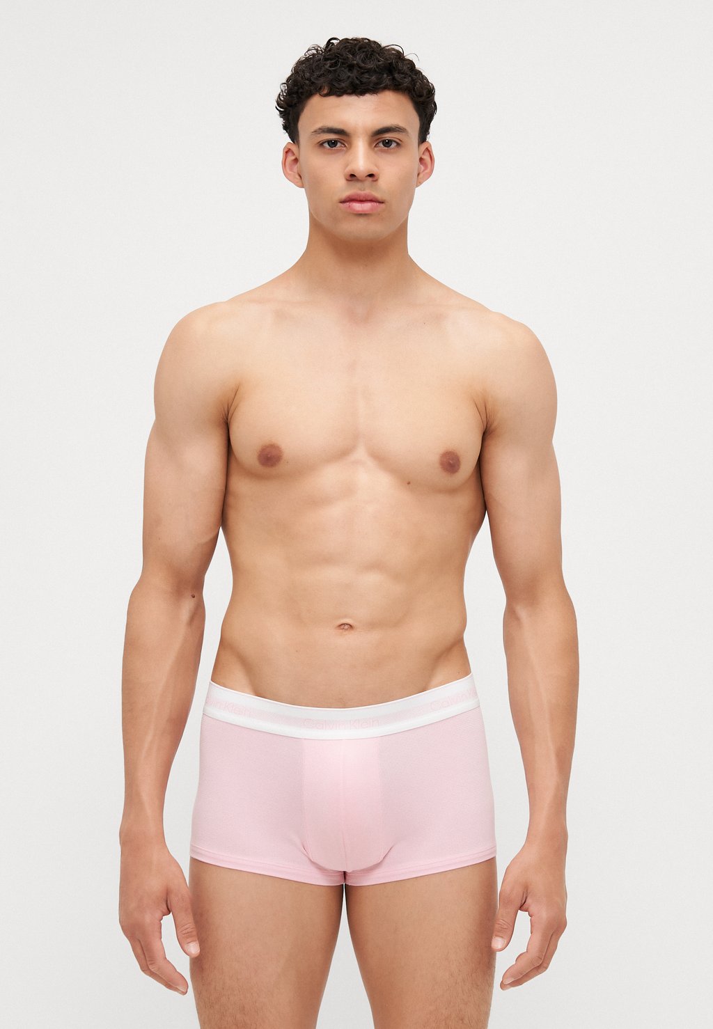 Брюки LOW RISE TRUNK 3 PACK Calvin Klein Underwear, черный
Брюки LOW RISE TRUNK 3 PACK Calvin Klein Underwear, черный