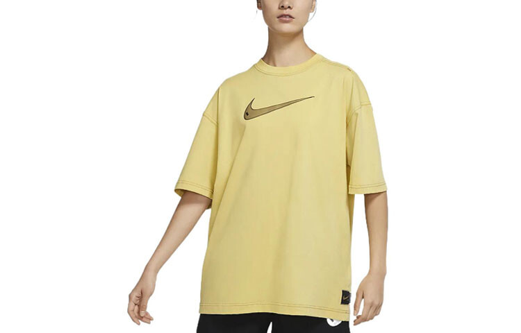 SS22 Спортивная футболка с круглым вырезом и принтом логотипа Swoosh в стиле ретро «Светло-желтая» Nike
SS22 Спортивная футболка с круглым вырезом и принтом логотипа Swoosh в стиле ретро «Светло-желтая» Nike
