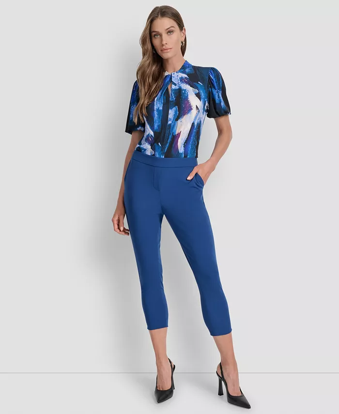 Брюки Petite Flat Front с эластичной резинкой сзади DKNY
Брюки Petite Flat Front с эластичной резинкой сзади DKNY