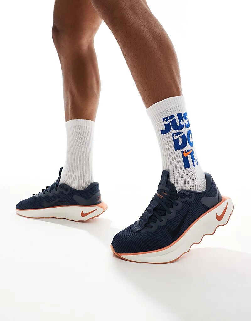 Кроссовки Motiva темно-синего и оранжевого цветов Nike Training
Кроссовки Motiva темно-синего и оранжевого цветов Nike Training