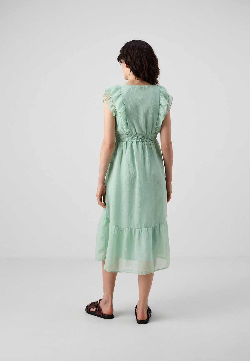 Повседневное платье VMMEMILIE CAPSLEEVE CALF DRESS Vero Moda, светло-зеленый
Повседневное платье VMMEMILIE CAPSLEEVE CALF DRESS Vero Moda, светло-зеленый