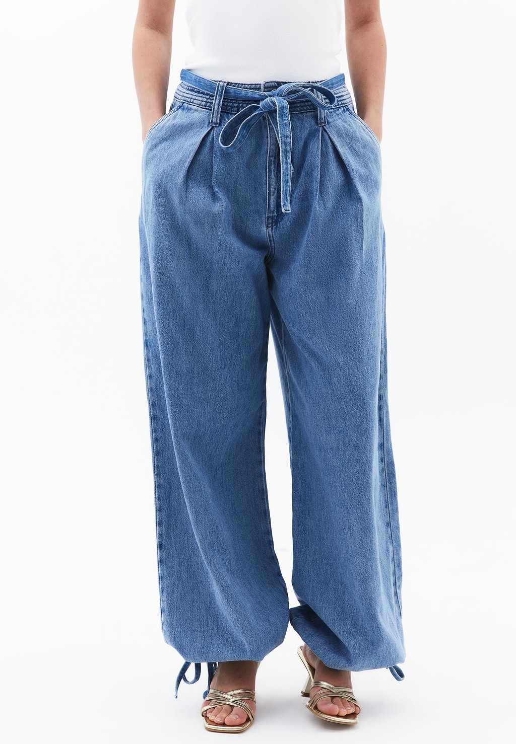 Джинсы свободного кроя MIT BALLONSCHNITT OXXO, светло-голубой
Джинсы свободного кроя MIT BALLONSCHNITT OXXO, светло-голубой