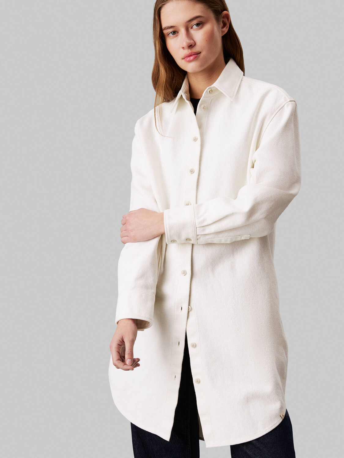 Рубашка CALVIN KLEIN JEANS Loose fit, экрю
Рубашка CALVIN KLEIN JEANS Loose fit, экрю