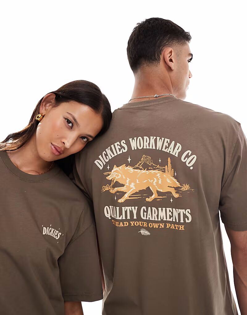 Футболка Dickies с графическим принтом на спине в стиле кантри-волка коричневого цвета - эксклюзивно для ASOS, Коричневый, Футболка Dickies с графическим принтом на спине в стиле кантри-волка коричневого цвета - эксклюзивно для ASOS
Футболка Dickies с графическим принтом на спине в стиле кантри-волка коричневого цвета - эксклюзивно для ASOS, Коричневый, Футболка Dickies с графическим принтом на спине в стиле кантри-волка коричневого цвета - эксклюзивно для ASOS