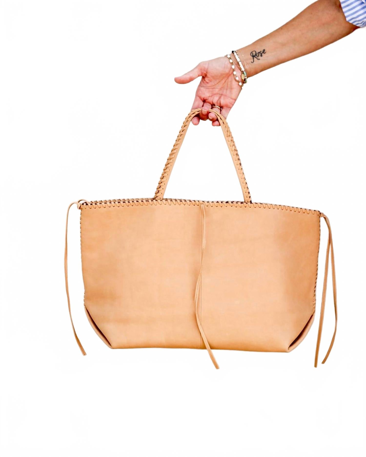 Женская сумка Delhi в бежевом цвете Laurence Bras
Женская сумка Delhi в бежевом цвете Laurence Bras