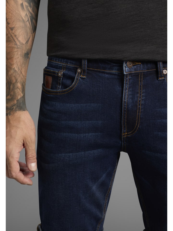 Темно-синие джинсовые шорты Bruno Banani
Темно-синие джинсовые шорты Bruno Banani