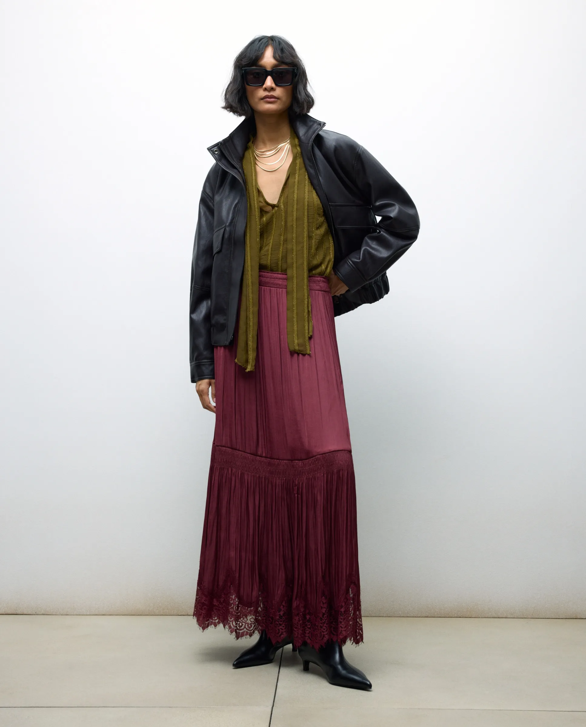 Длинная атласная юбка с кружевной отделкой по низу Tintoretto, бордовый
Длинная атласная юбка с кружевной отделкой по низу Tintoretto, бордовый