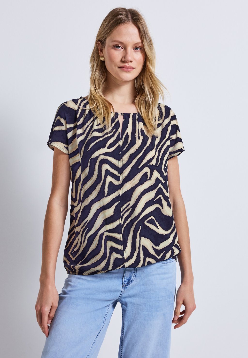 Блуза PRINT MIT CUT OUT Street One, темно-синий
Блуза PRINT MIT CUT OUT Street One, темно-синий