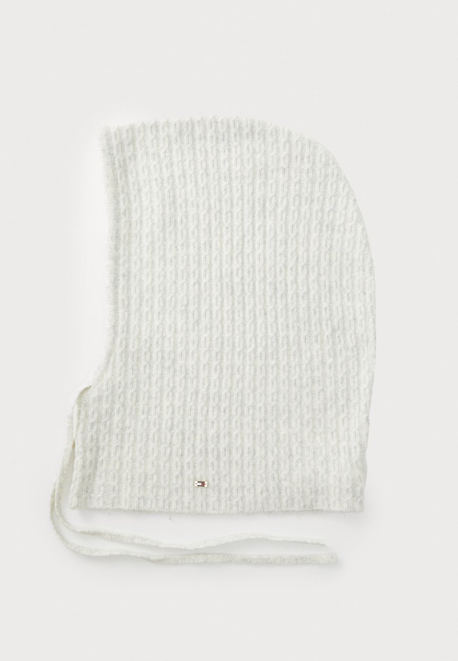 Шапка Tommy Hilfiger CABLE ENAMEL FLAG BALACLAVA, Ivory Silk Melange/Off-White
Шапка Tommy Hilfiger CABLE ENAMEL FLAG BALACLAVA, Ivory Silk Melange/Off-White