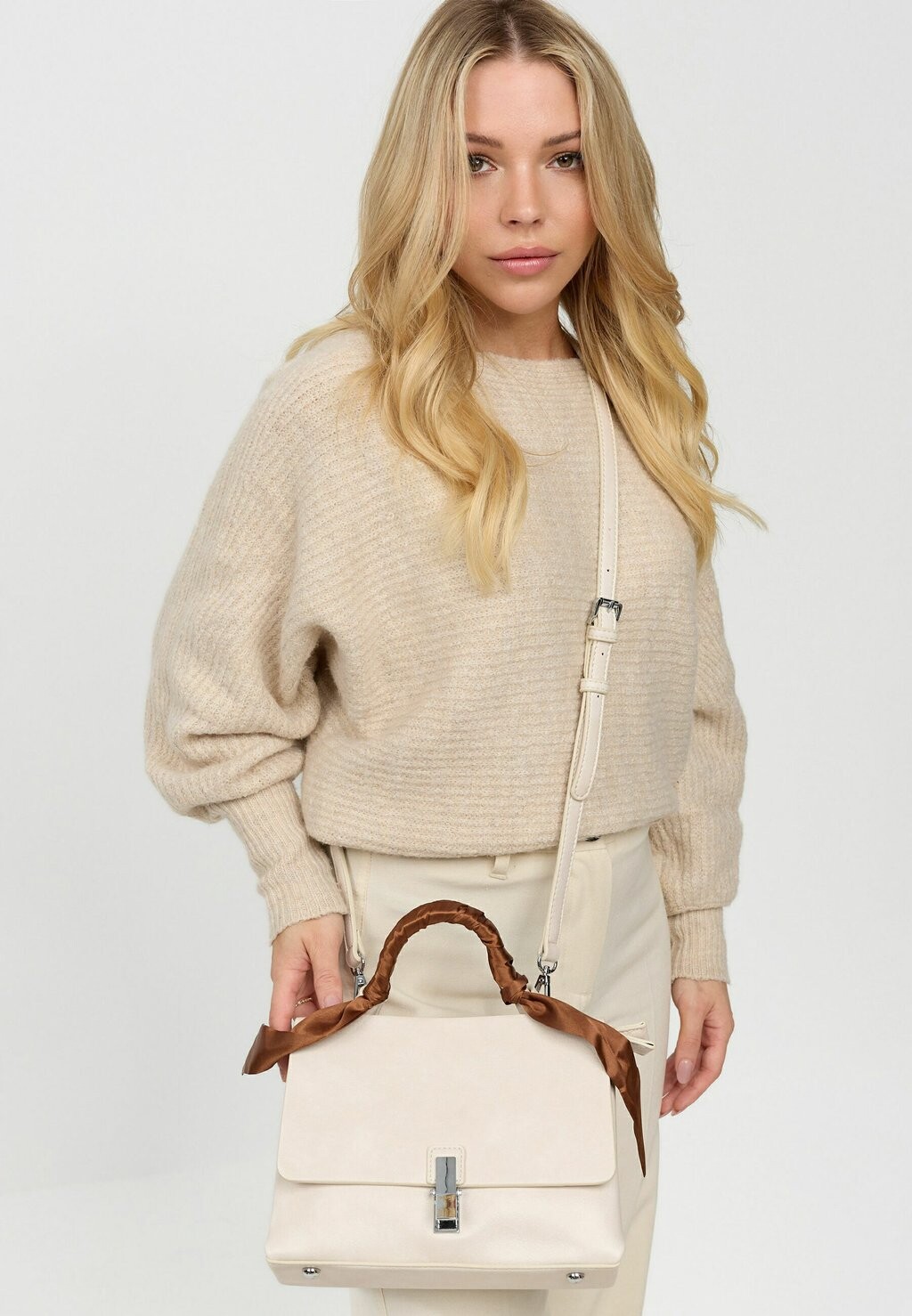 Сумочка Harpa, бежевый
Сумочка Harpa, бежевый