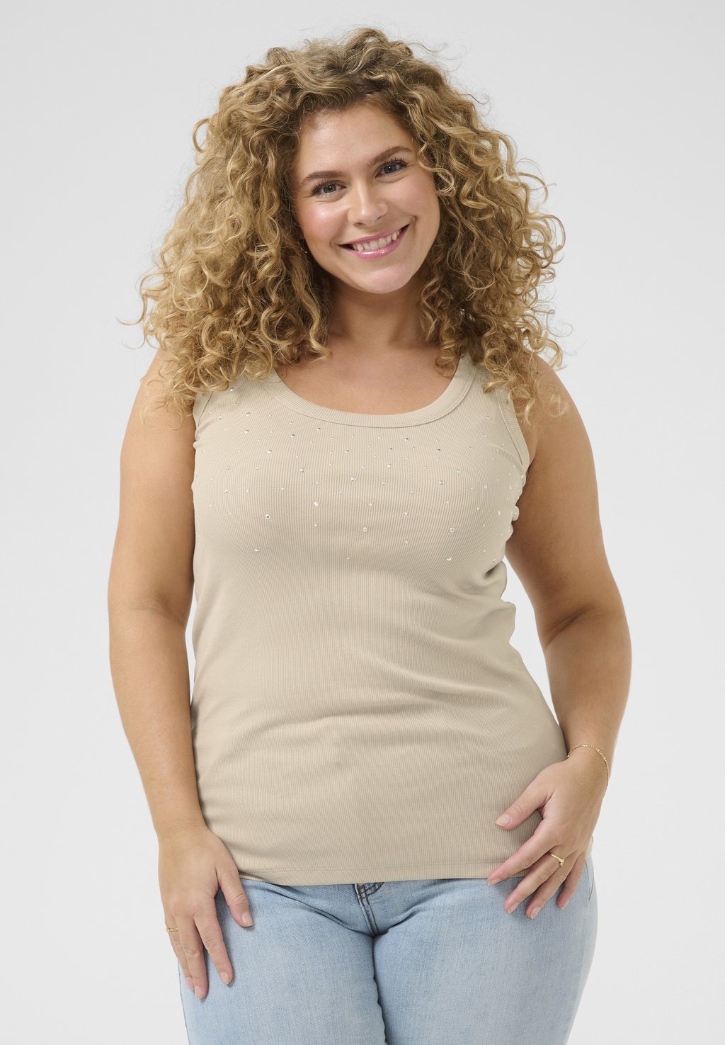 Топ TANK Kaffe Curve, песочный
Топ TANK Kaffe Curve, песочный