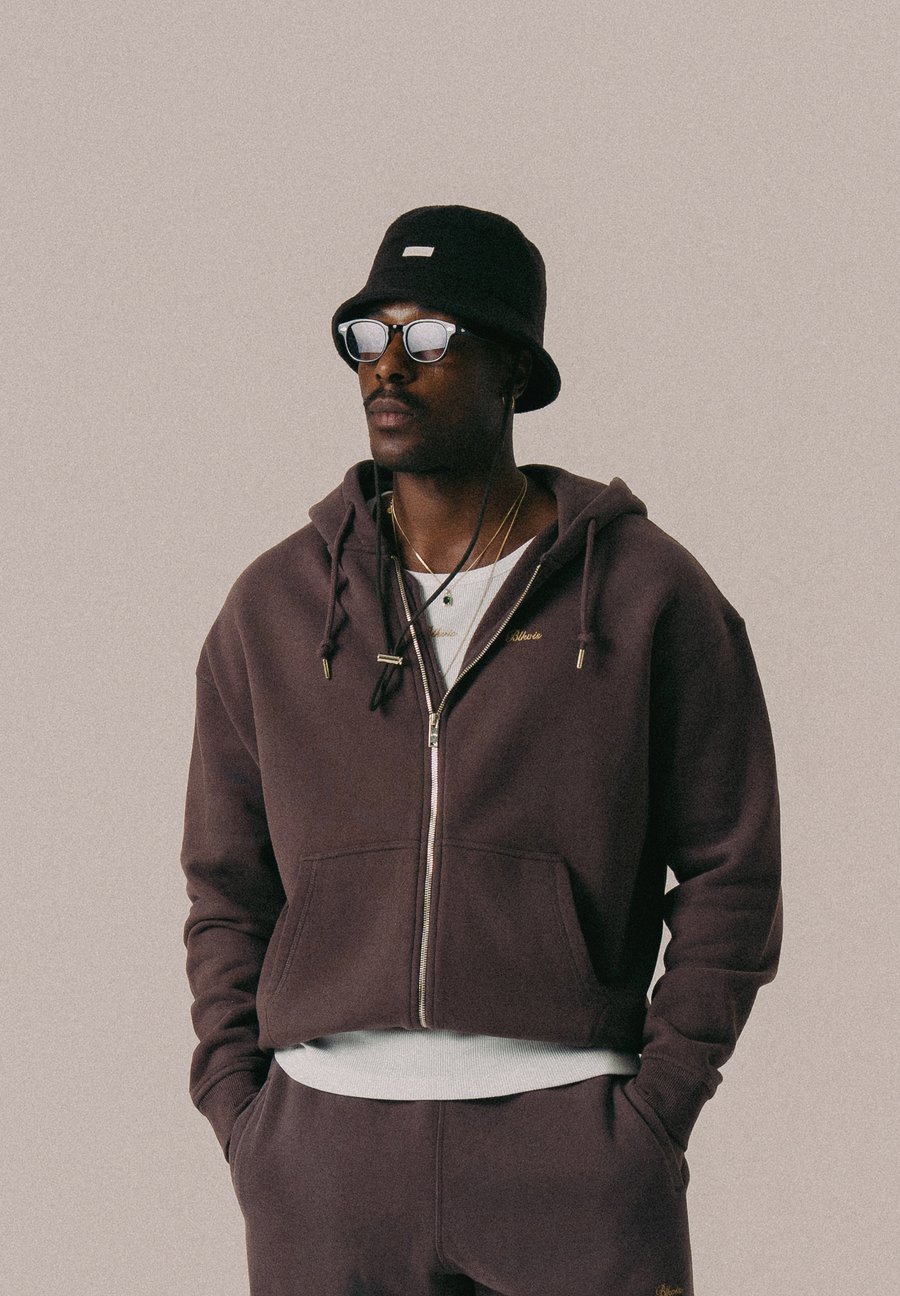 Худи BLKVIS SCRIPT UNISEX, Raisin/Bordeaux
Худи BLKVIS SCRIPT UNISEX, Raisin/Bordeaux