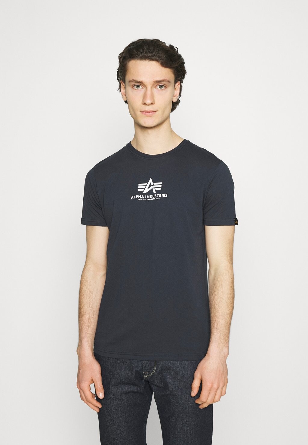 Футболка с принтом Alpha Industries, синяя
Футболка с принтом Alpha Industries, синяя