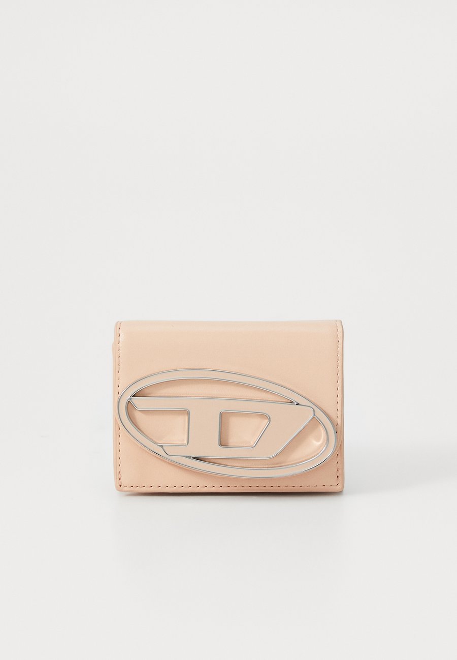 Кошелек Diesel 1DR TRI FOLD COIN XS II, T4123/Light Pink
Кошелек Diesel 1DR TRI FOLD COIN XS II, T4123/Light Pink